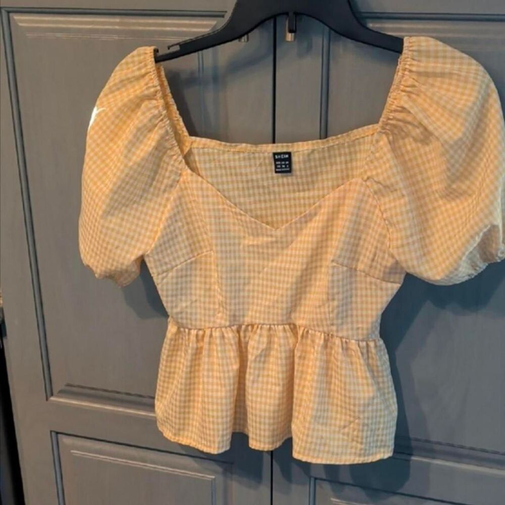 Shein Women's Yellow and Cream Crop-top
